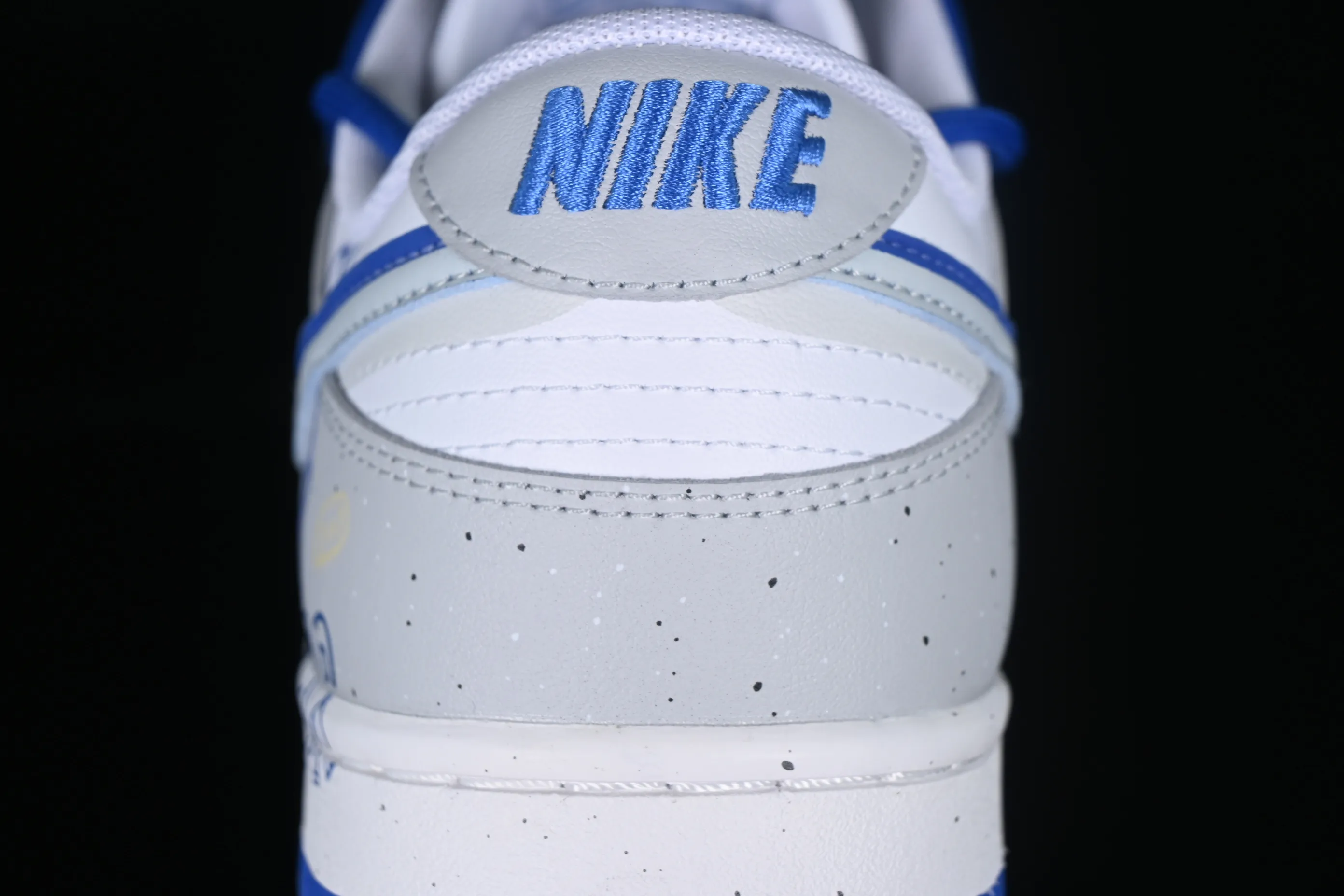 All Categories Nk SB Dunk Series Nk SB Dunk Low Low-top sneakers Nk Dunk Low "Royal" Gummy bear color graffiti Bear English letters SB strap low-top casual sneakers DV0831-104